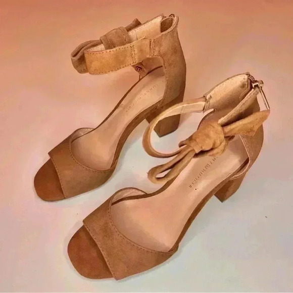 Tommy Hilfiger Tan Cream Sandals with Bow Detail - Picture 2 of 6